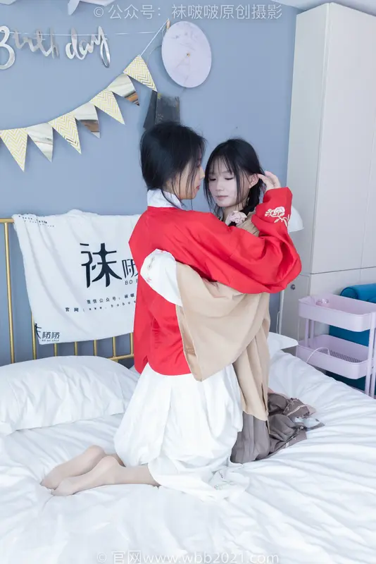 [BoBoSocks袜啵啵] NO.400 奶油甜甜圈-两双高跟鞋、白棉袜、肉丝（脚尖加固款）、 棉袜丝袜脚对脚，斗脚剧情（仅花絮剧情版）、古装 （花絮剧情版） - BoBoSocks袜啵啵